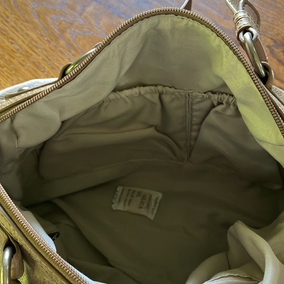 NWT DISTRESSED TAN LEATHER SHOULDER BAG WITH MAN MADE TRIM - Picture 10 of 14